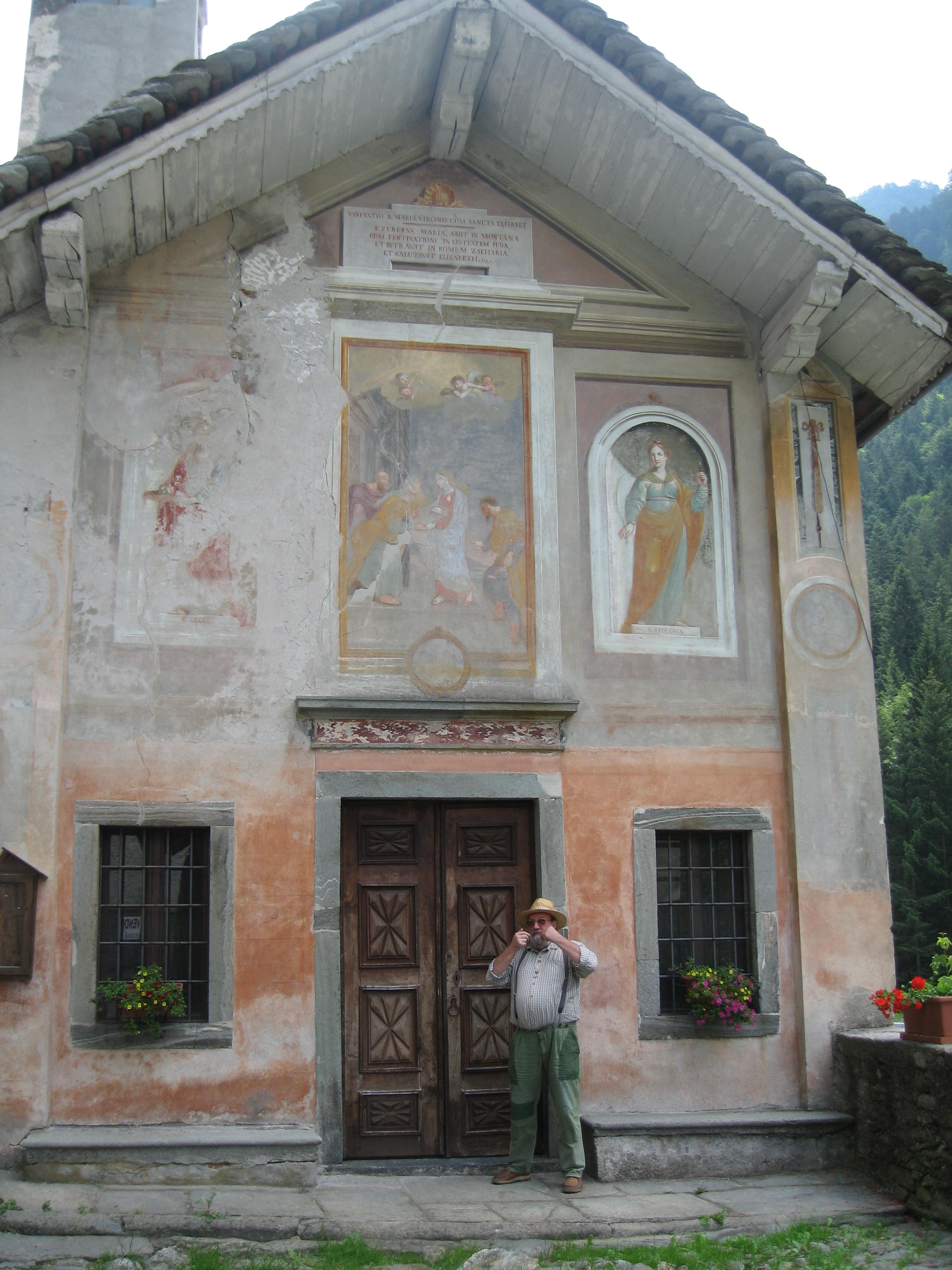 Jean-Mark Jacquier posing in front of the chapel at Boccorio in Valsesia, 2011. (Archives J.M. Jacquier).